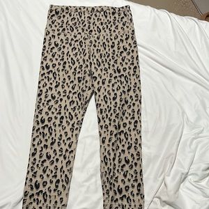 Old Navy leopard-print leggings. Size medium.